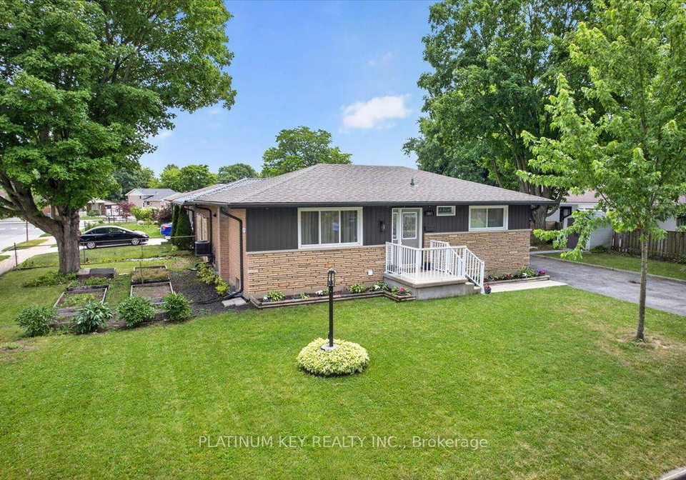 2003-royal-crescent-london-east-ontario-x13537052