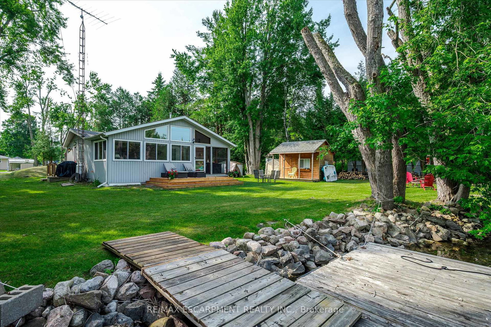 38-fire-route-104a-trent-lakes-ontario-x13537452