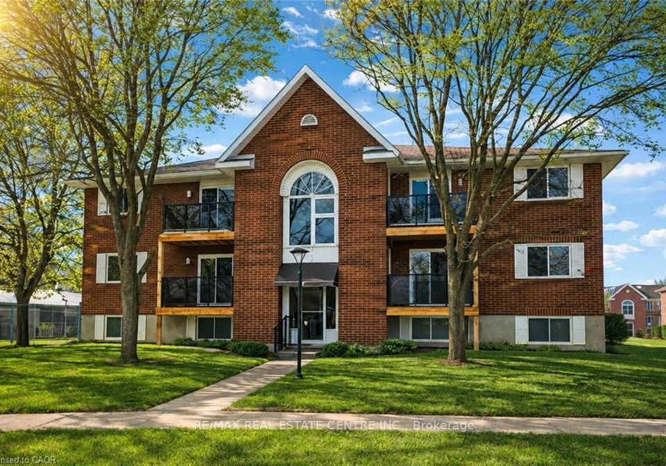 565-greenfield-avenue-kitchener-ontario-x13538214