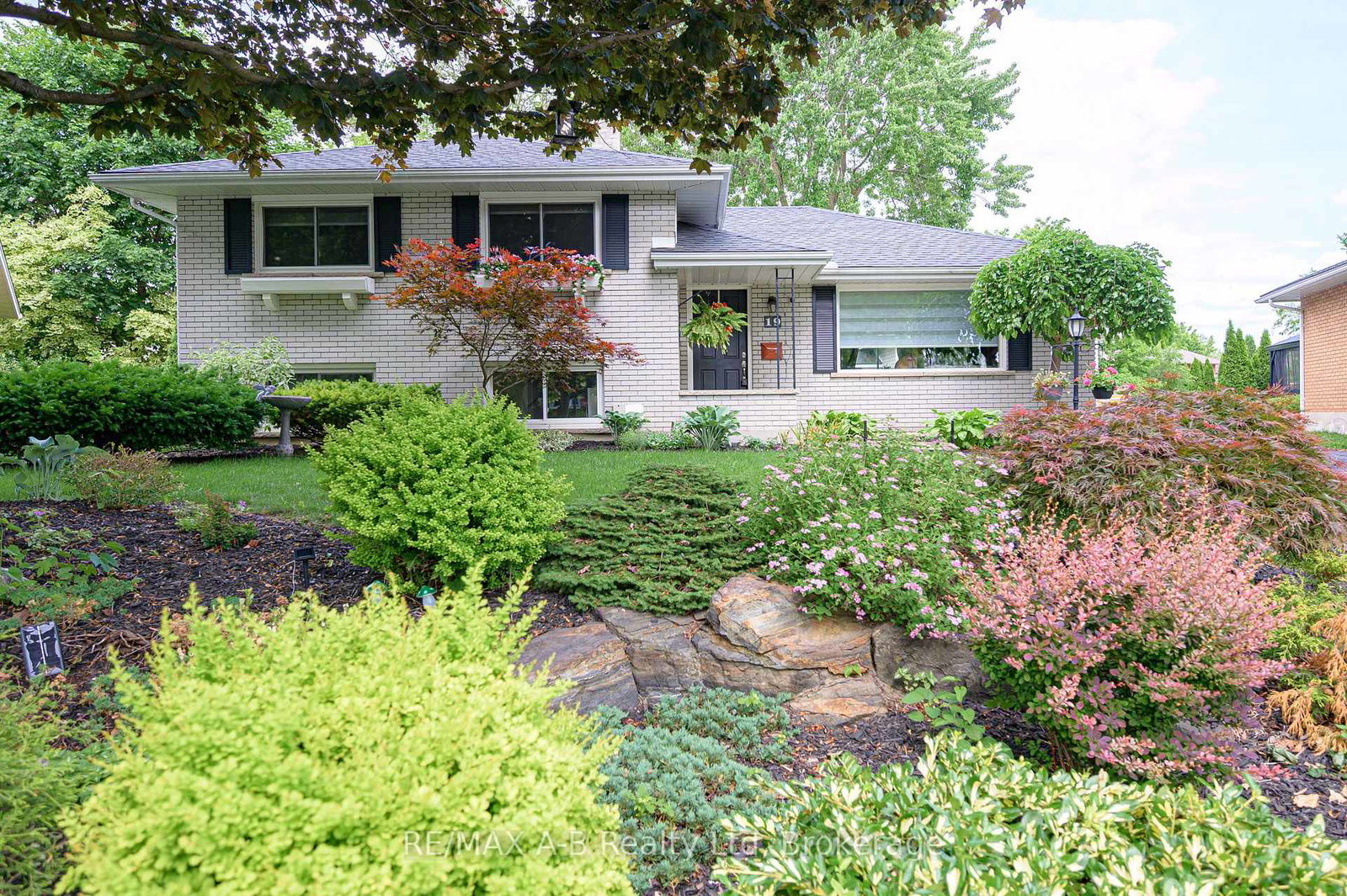 19-linton-place-kitchener-ontario-x13541074