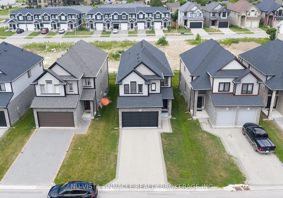 1236-emma-chase-london-north-ontario-x13541282