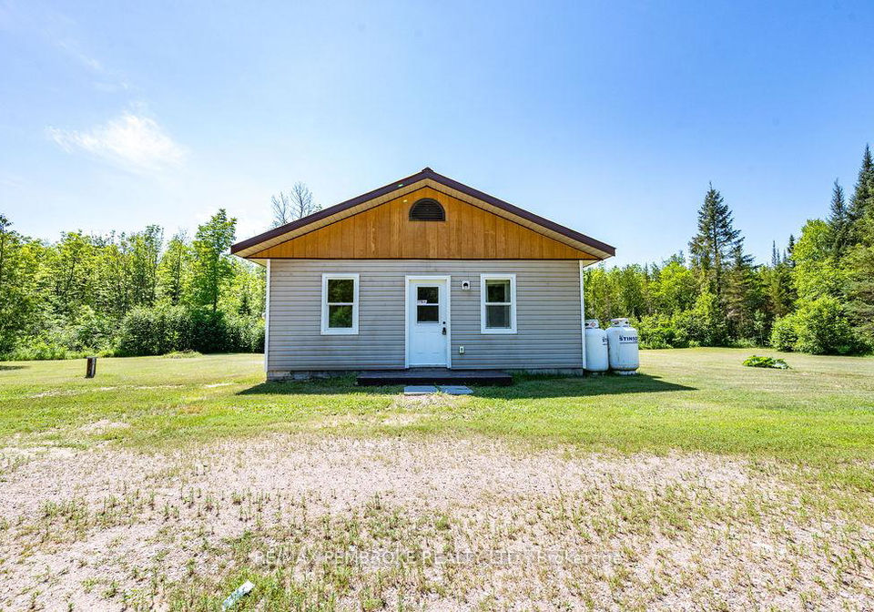 37335-highway-17-highway-laurentian-hills-ontario-x13541308