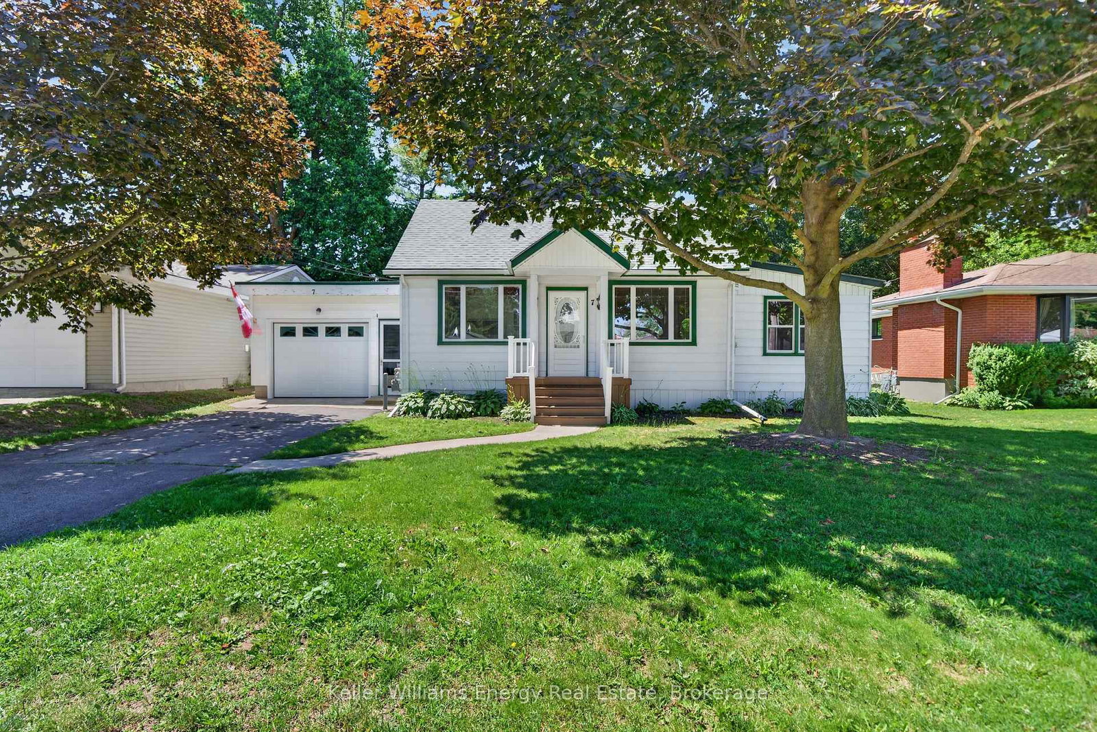 7-maple-avenue-prince-edward-county-ontario-x13543042