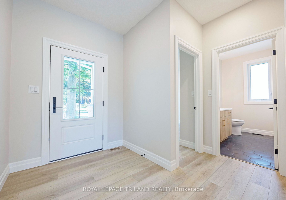 189-catherine-street-north-middlesex-ontario-x13543236