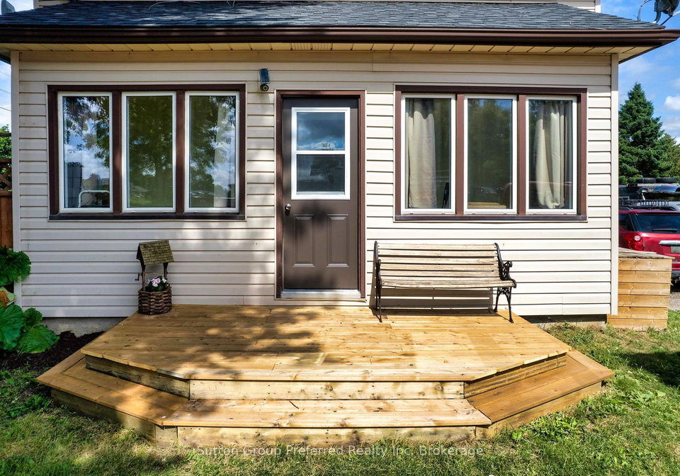 685744-main-street-norwich-ontario-x13543734