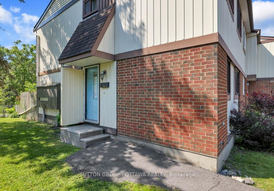 2014-falkirk-crescent-ottawa-ontario-x13544144