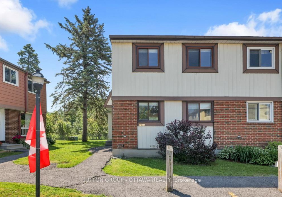 2014-falkirk-crescent-ottawa-ontario-x13544144