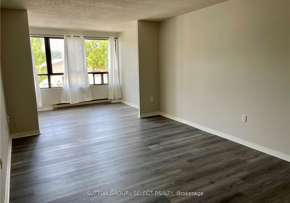 135-baseline-road-london-south-ontario-x13544352