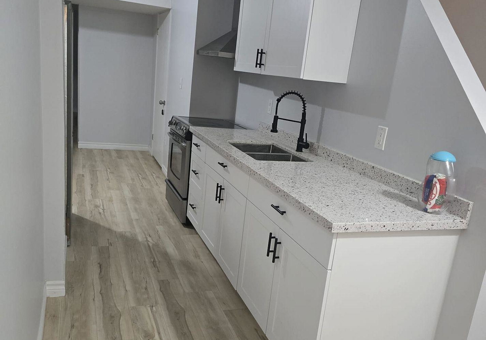 28-amanda-walk-cambridge-ontario-x13545772