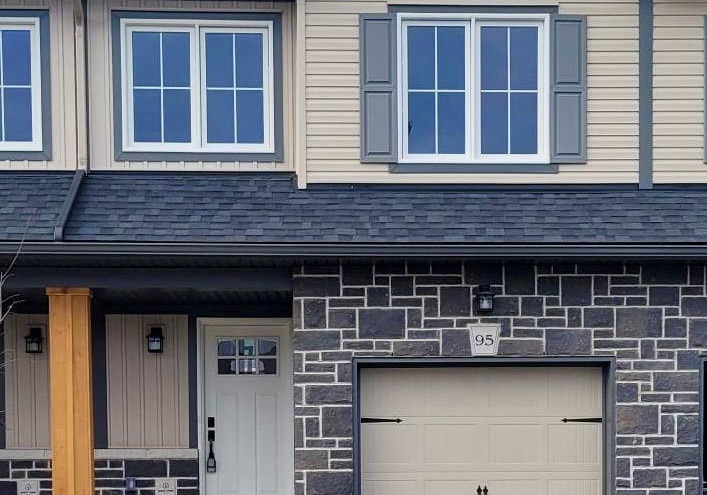 95-whitcomb-crescent-e-smiths-falls-ontario-x13546282