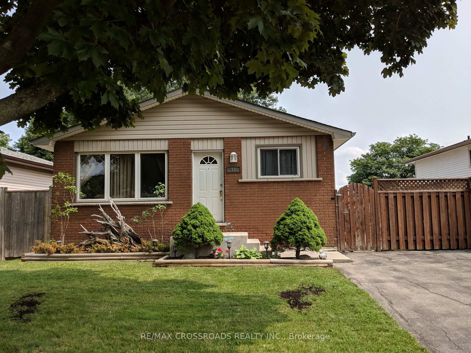 11-lawnhurst-drive-hamilton-ontario-x13546352