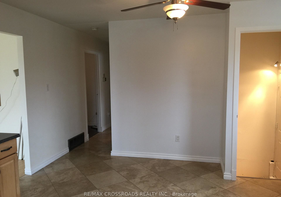 11-lawnhurst-drive-hamilton-ontario-x13546352