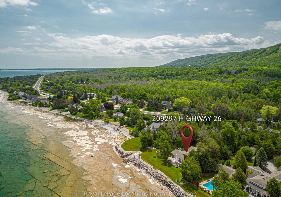 209297-26-highway-w-blue-mountains-ontario-x13548314