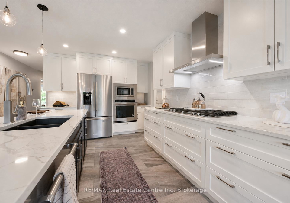 33-waterloo-street-centre-wellington-ontario-x13548622