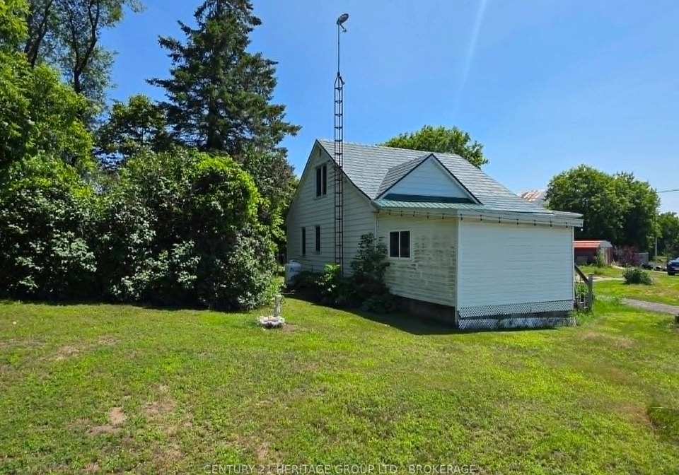 705-highway-32-highway-sw-front-of-leeds-seeleys-bay-ontario-x13548976