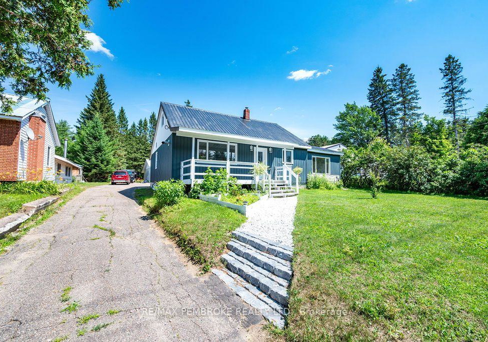 32560-highway-highway-laurentian-hills-ontario-x13549334