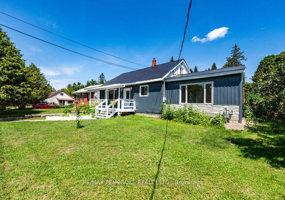 32560-highway-highway-laurentian-hills-ontario-x13549334