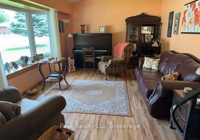 31-lawrence-avenue-w-minto-ontario-x13549700