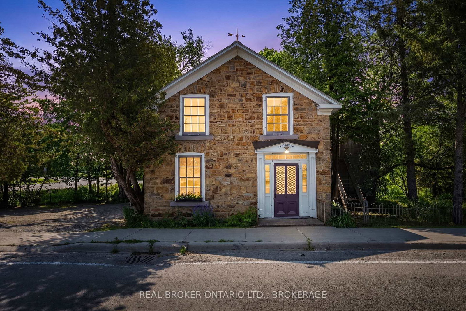 595-king-street-e-gananoque-ontario-x13550308