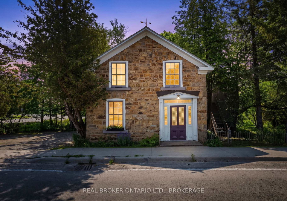 595-king-street-e-gananoque-ontario-x13550308