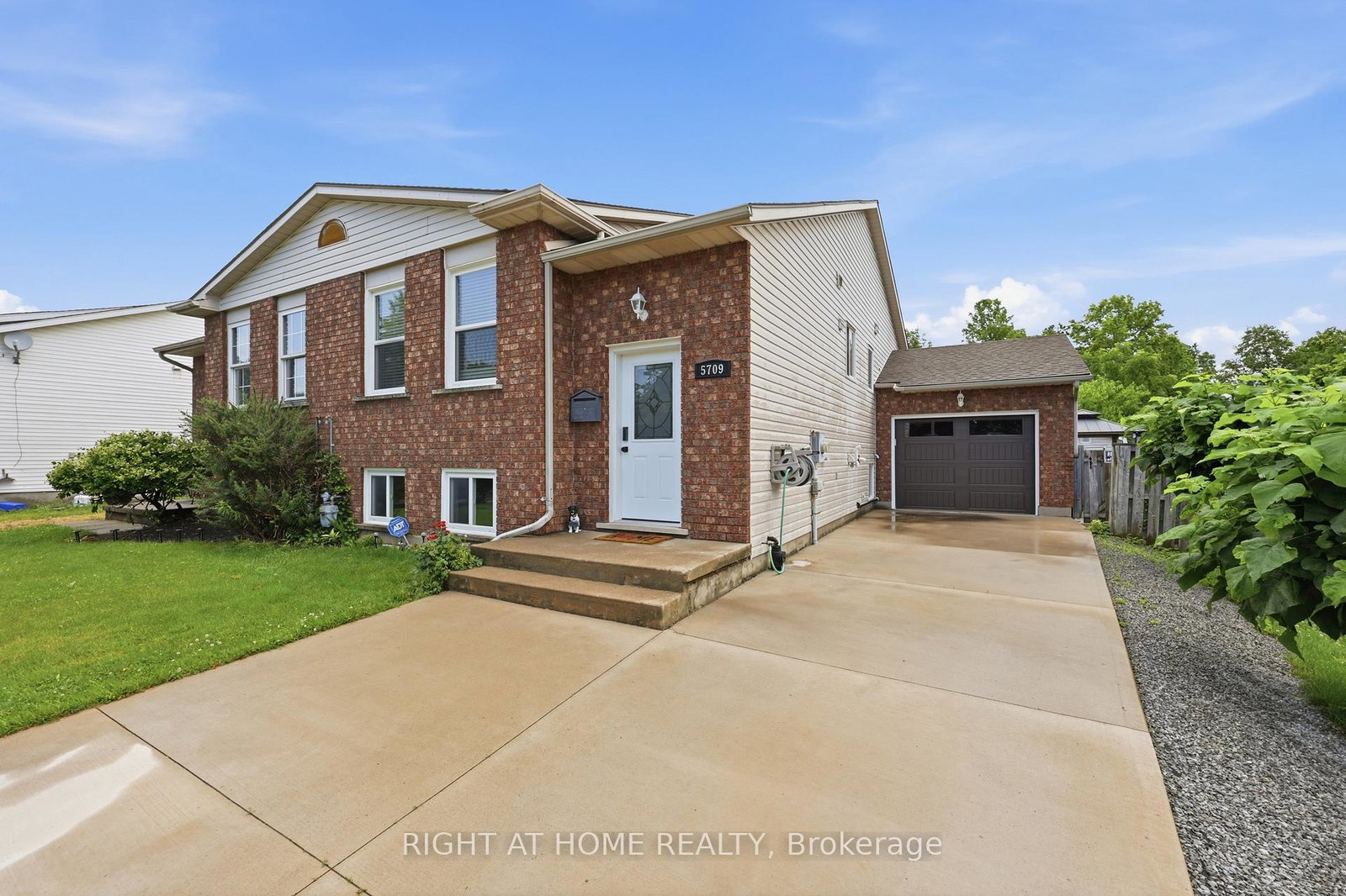 5709-deerbrook-street-niagara-falls-ontario-x13551724