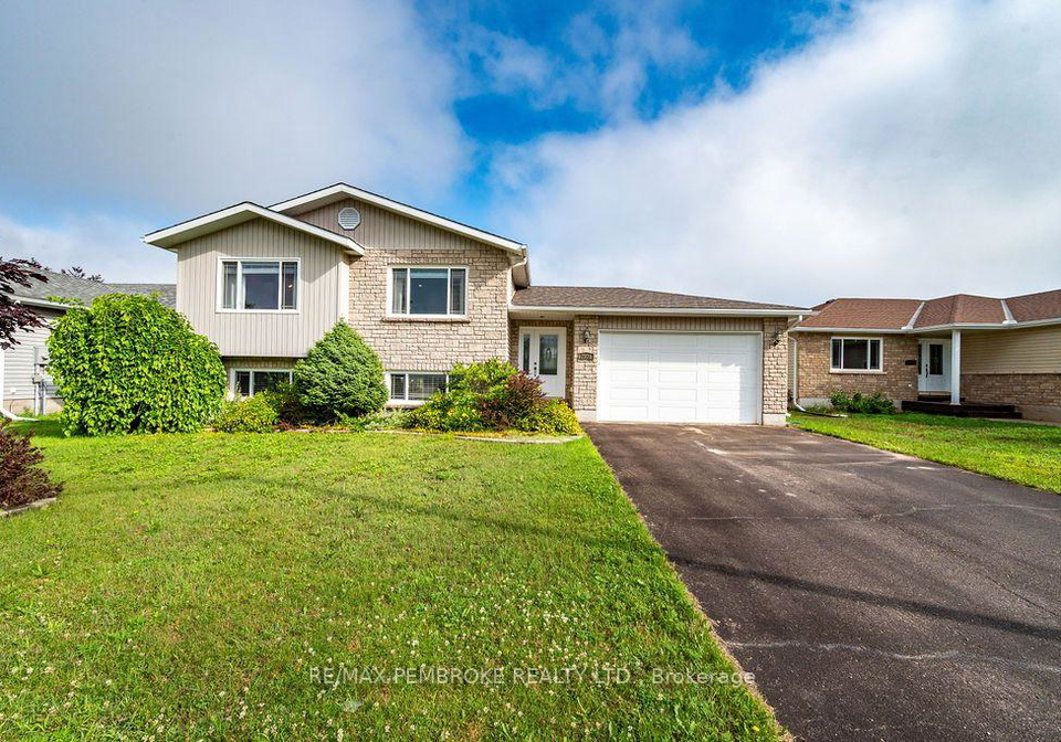 2038-sandstone-crescent-petawawa-ontario-x13552742