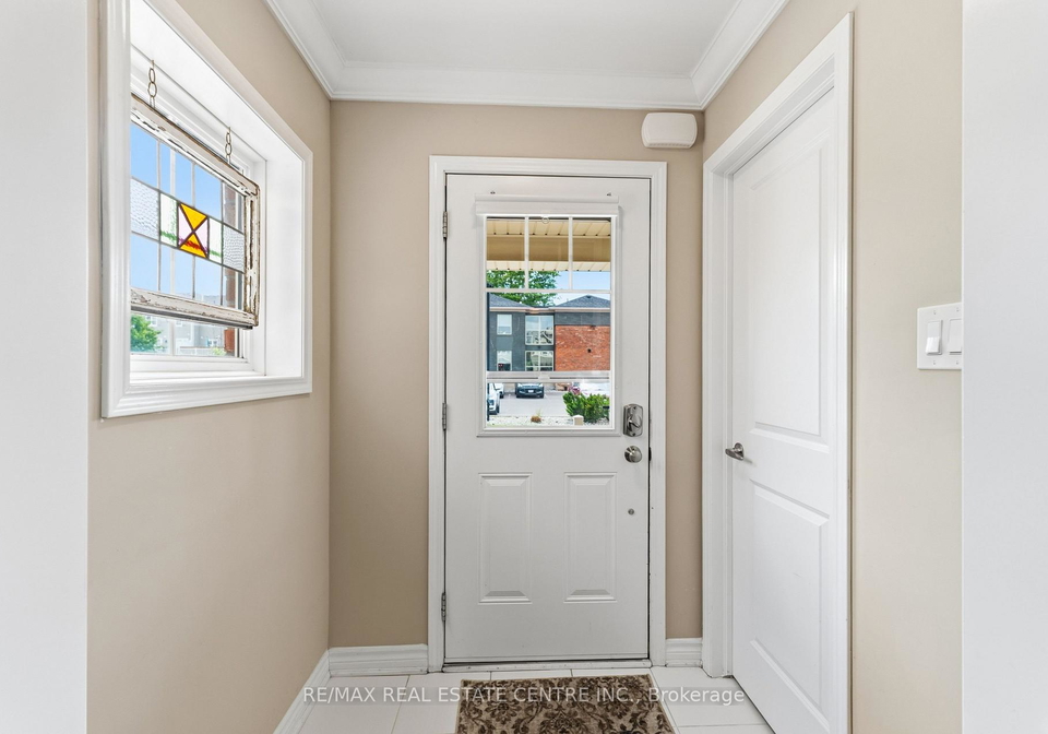 22-spring-creek-drive-hamilton-ontario-x13553070