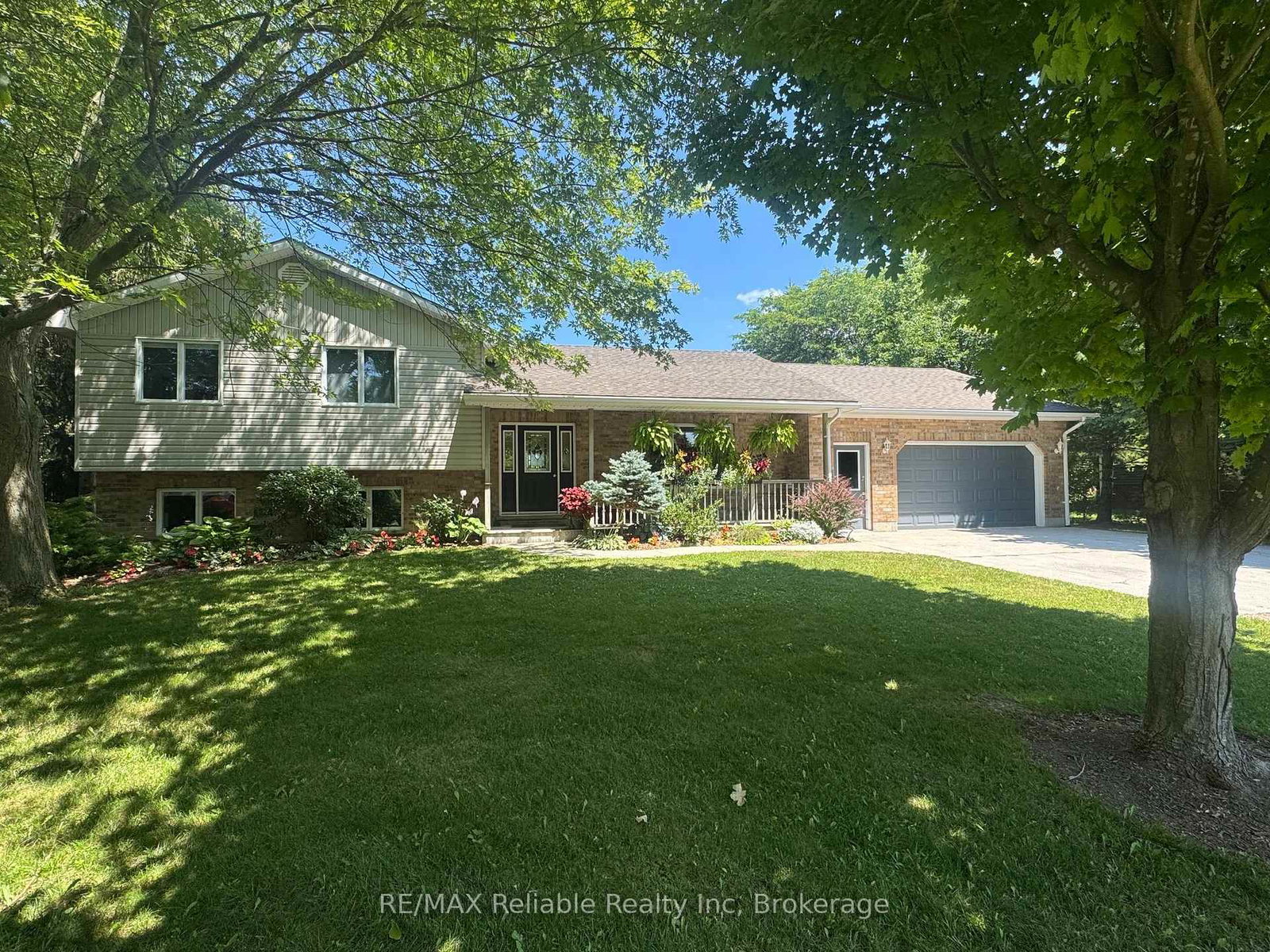 33768-maple-court-bluewater-ontario-x13554348