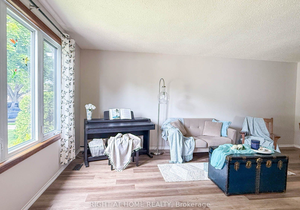 2623-kaymar-crescent-sarnia-ontario-x13554998