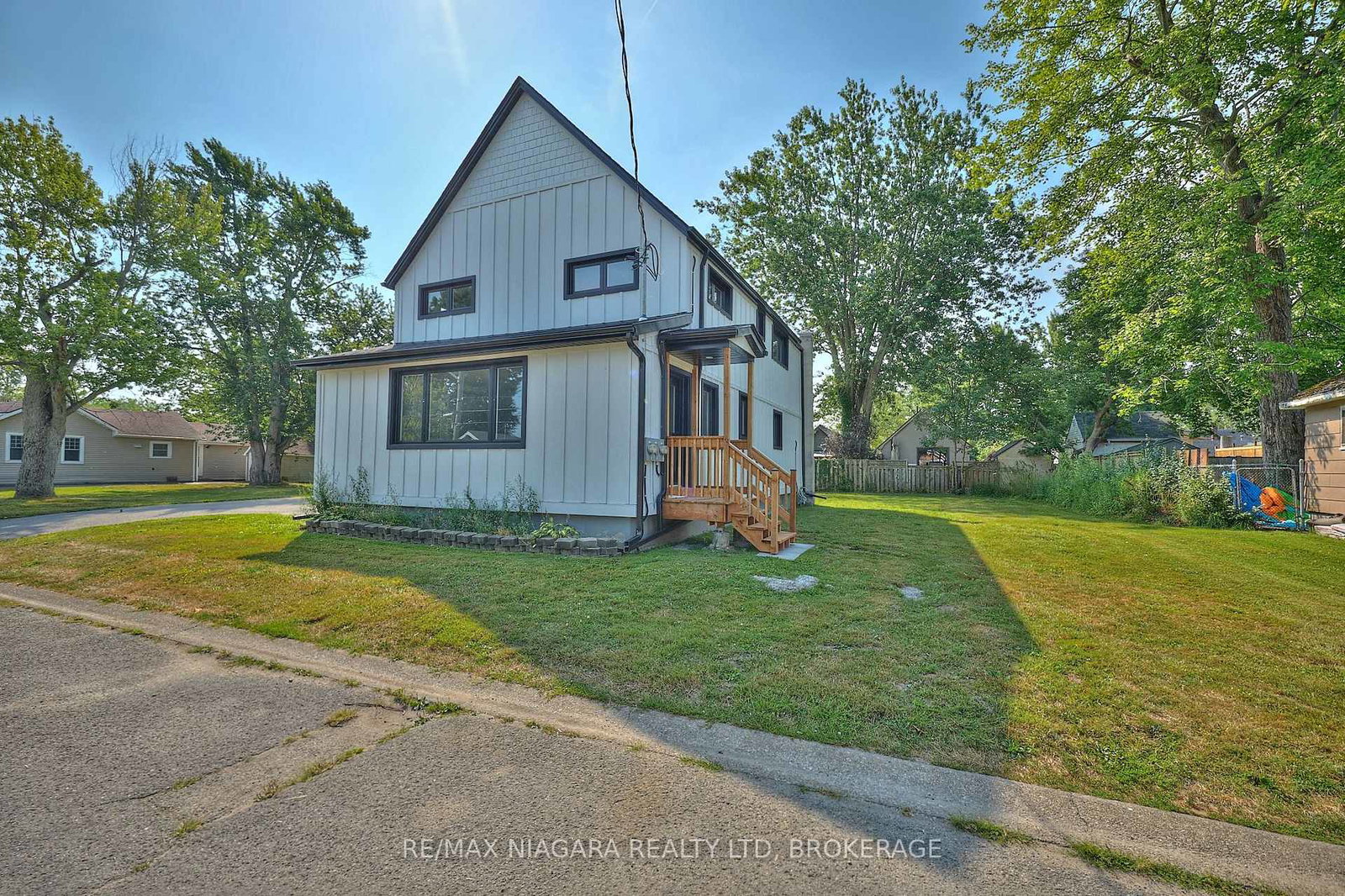 19-maccabee-avenue-fort-erie-ontario-x13556538