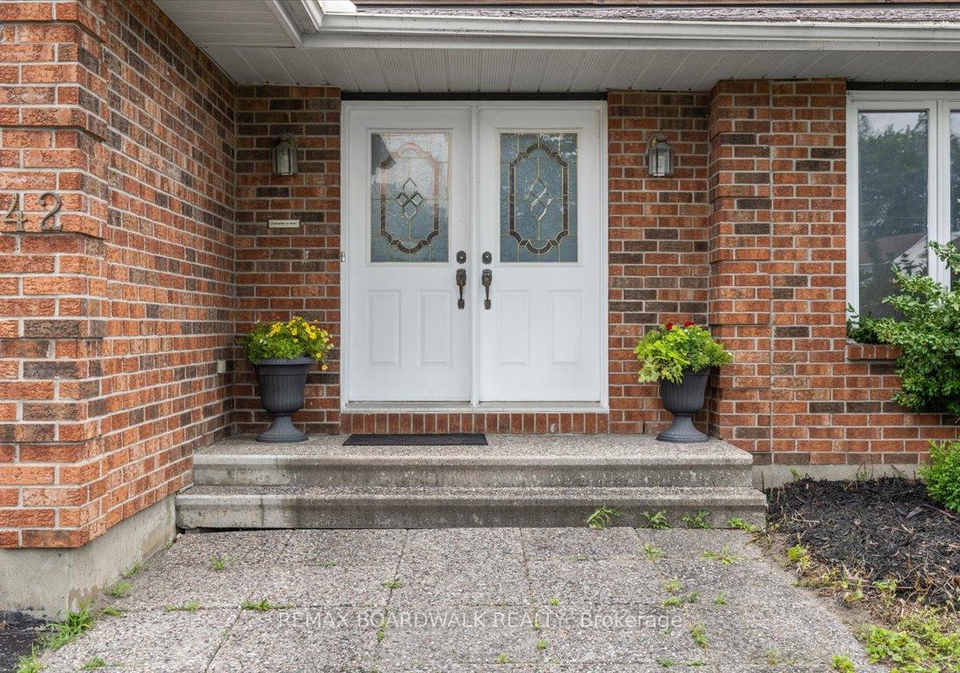 42-pickwick-drive-ottawa-ontario-x13556792