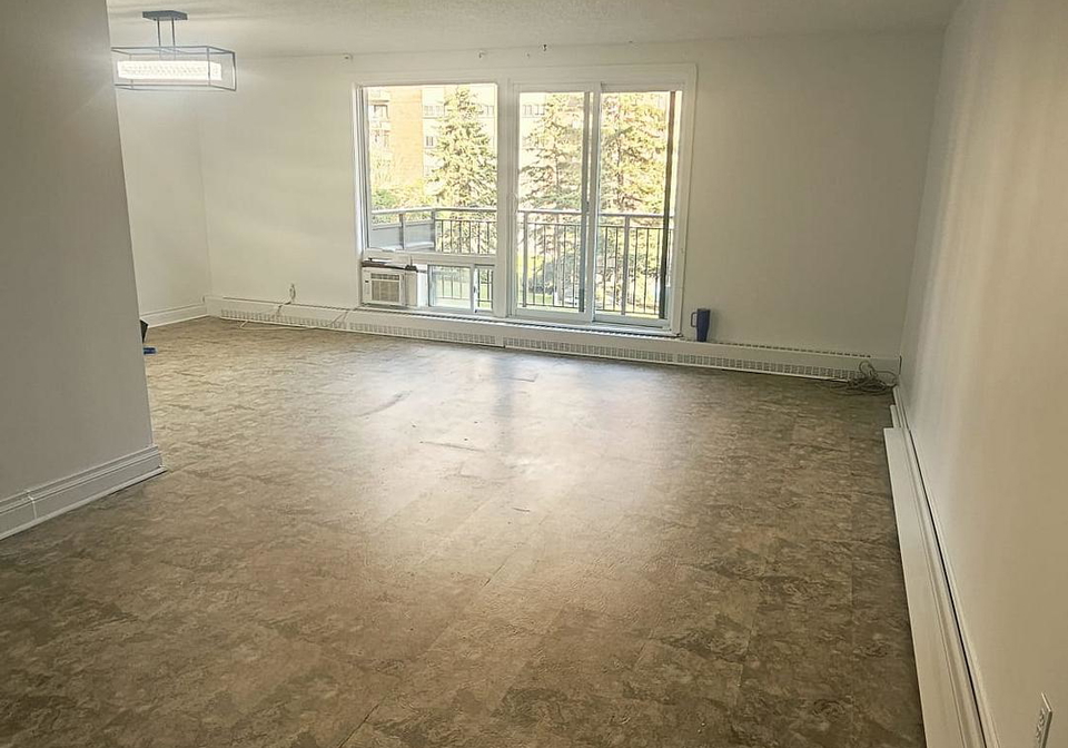 1485-baseline-road-ottawa-ontario-x13559646