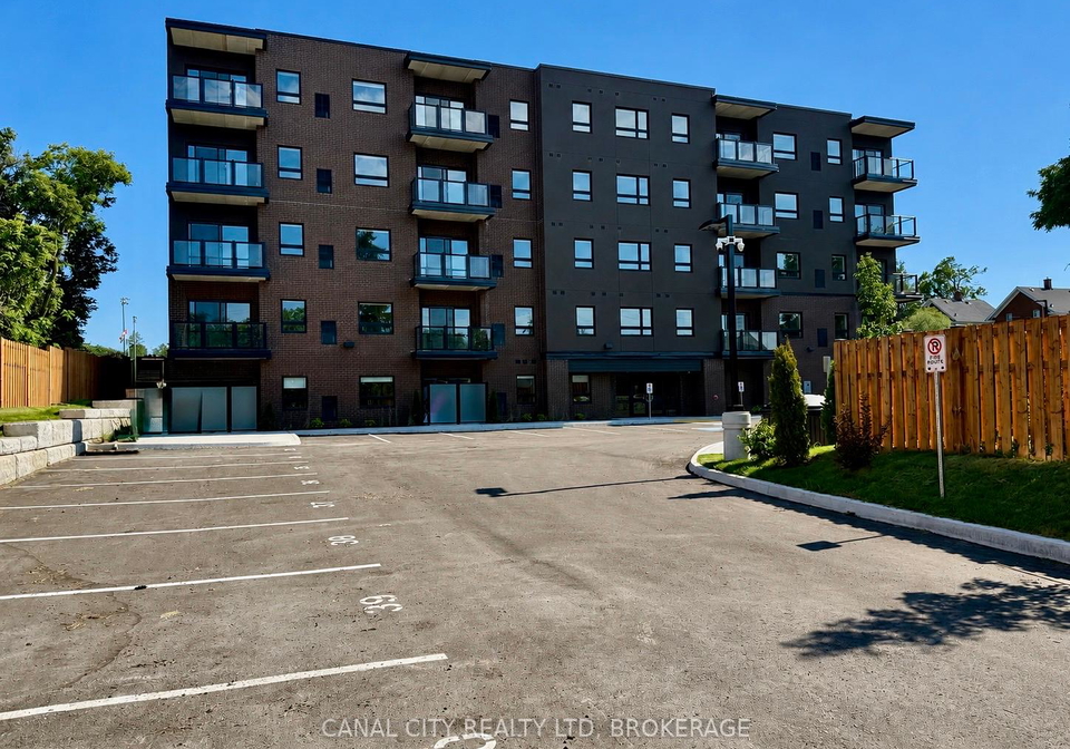 8-hutt-lane-thorold-ontario-x13559758