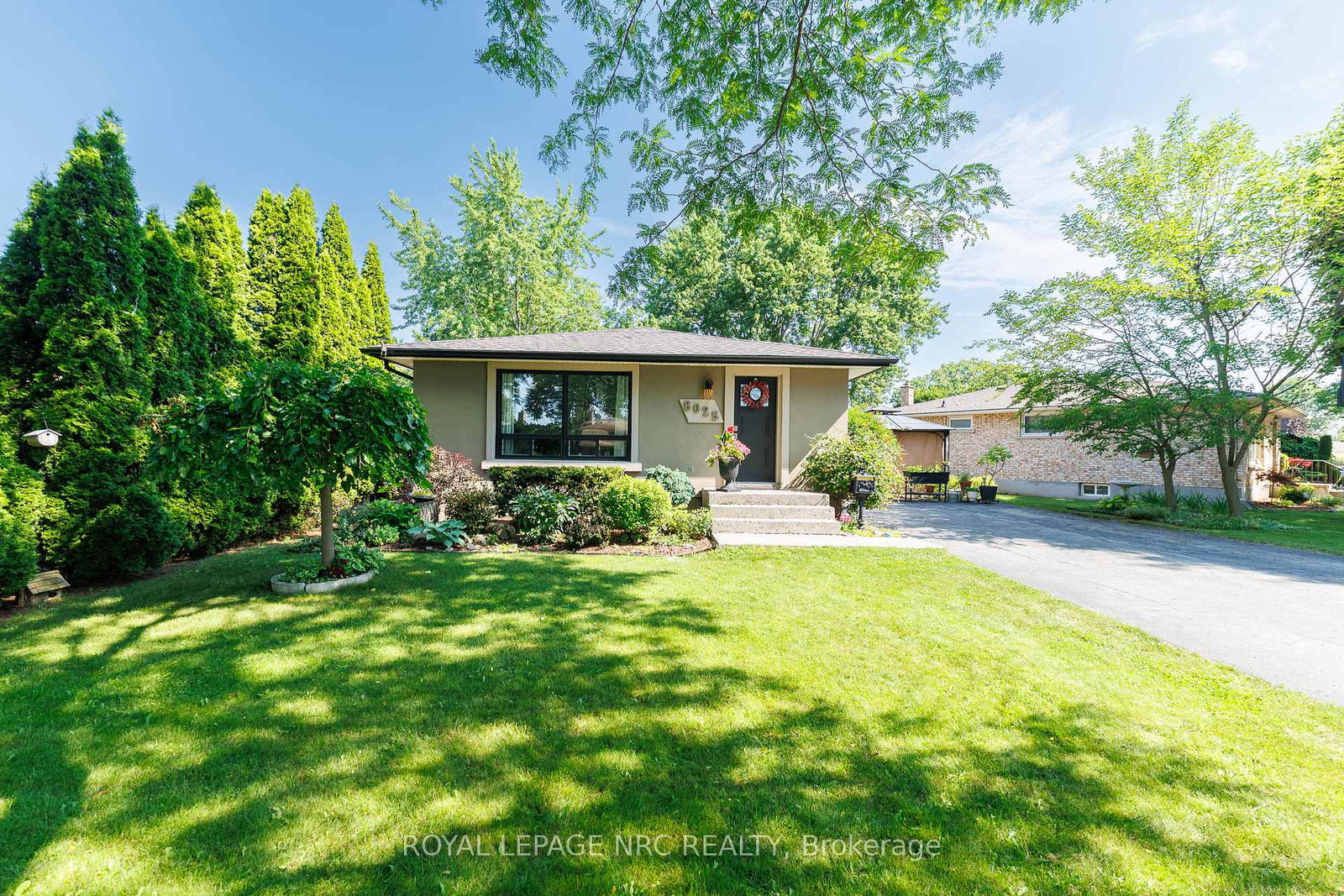 8025-michael-street-niagara-falls-ontario-x13560058