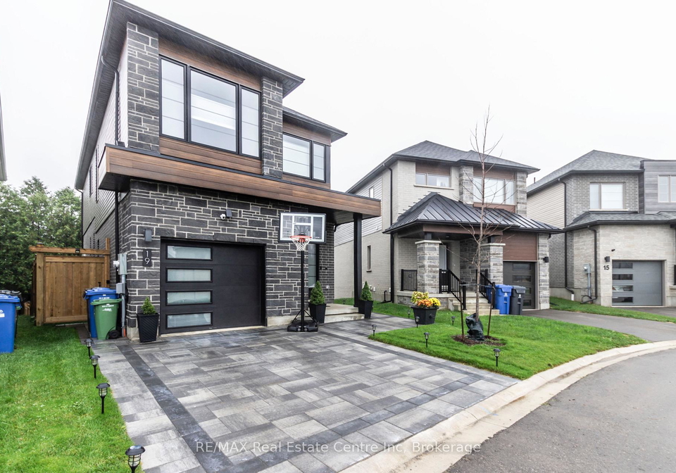 19-ferris-circle-lane-guelph-ontario-x13561162