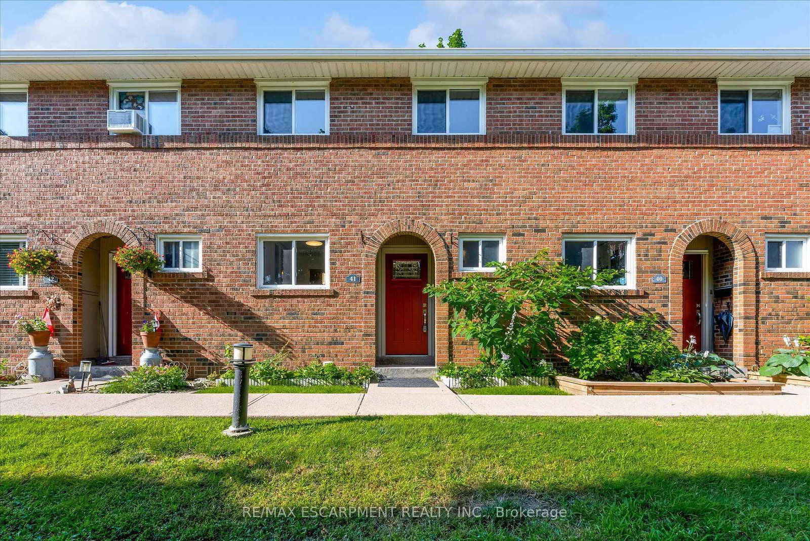 125-livingston-avenue-grimsby-ontario-x13561566