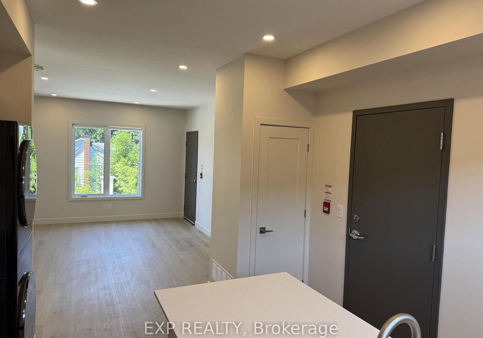 1301-dorchester-avenue-ottawa-ontario-x13561812