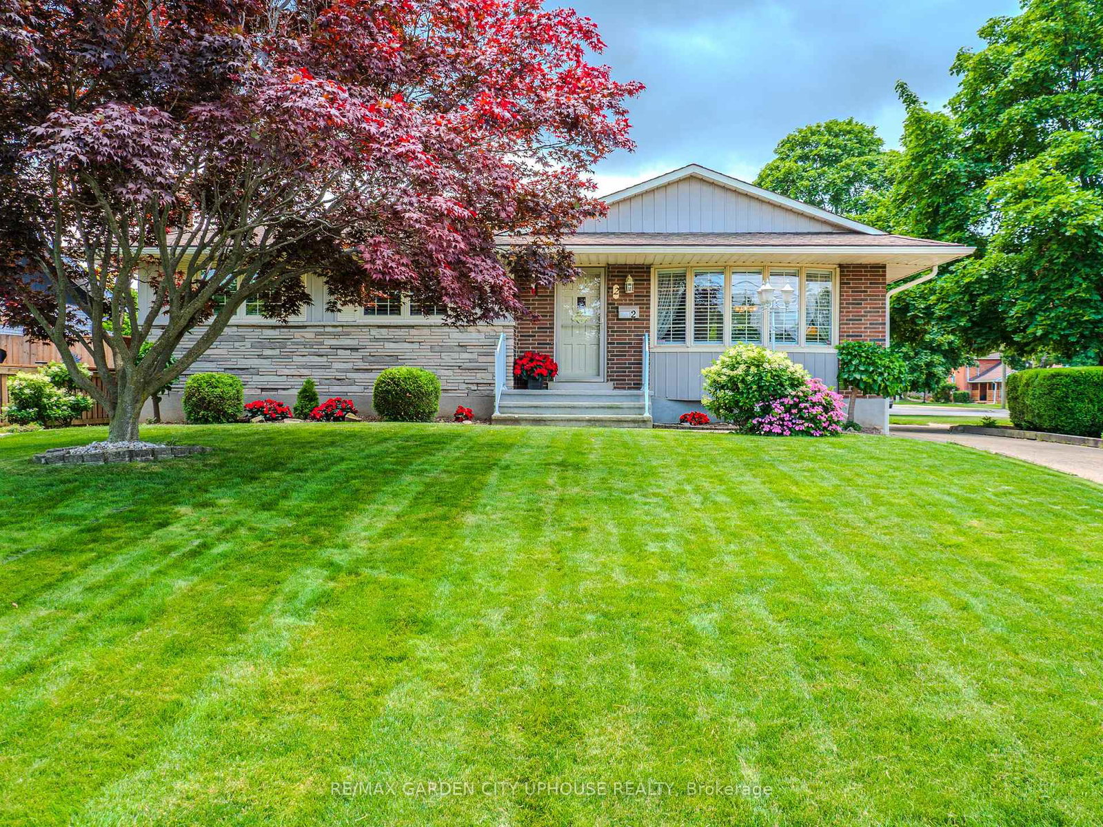 2-croydon-drive-st-catharines-ontario-x13563462