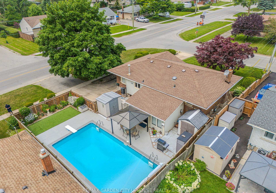 2-croydon-drive-st-catharines-ontario-x13563462