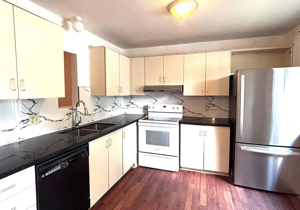 490-third-street-london-east-ontario-x13563572