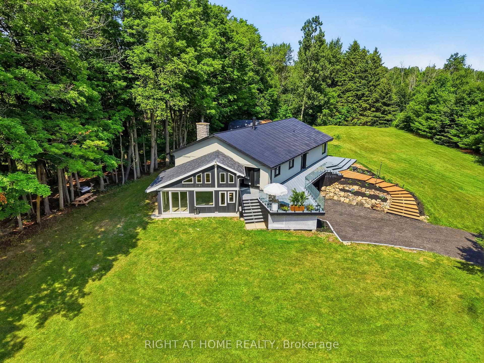 5609-4th-line-erin-ontario-x13563792