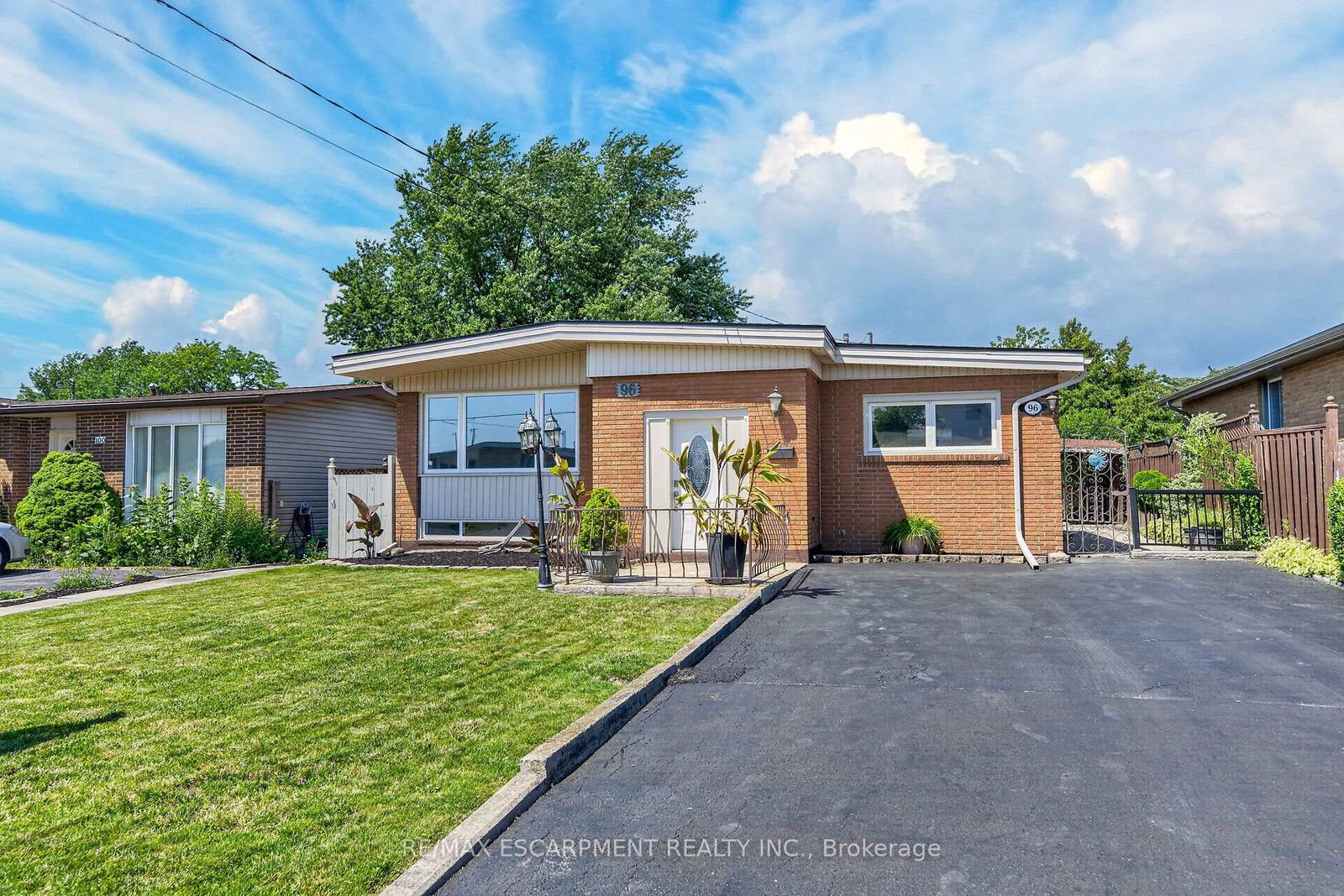 96-fielding-crescent-hamilton-ontario-x13563900