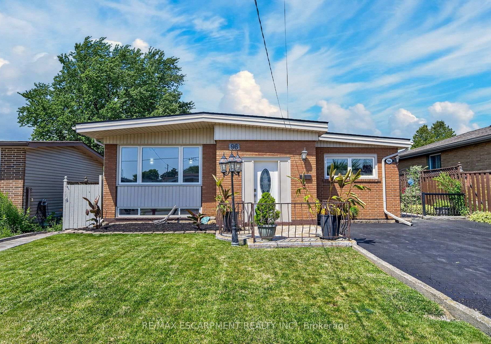 96-fielding-crescent-hamilton-ontario-x13563900