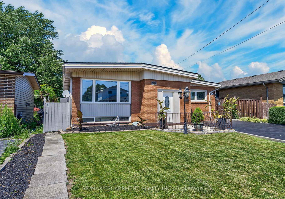 96-fielding-crescent-hamilton-ontario-x13563900