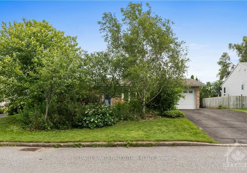 12-oakwood-avenue-ottawa-ontario-x13564324