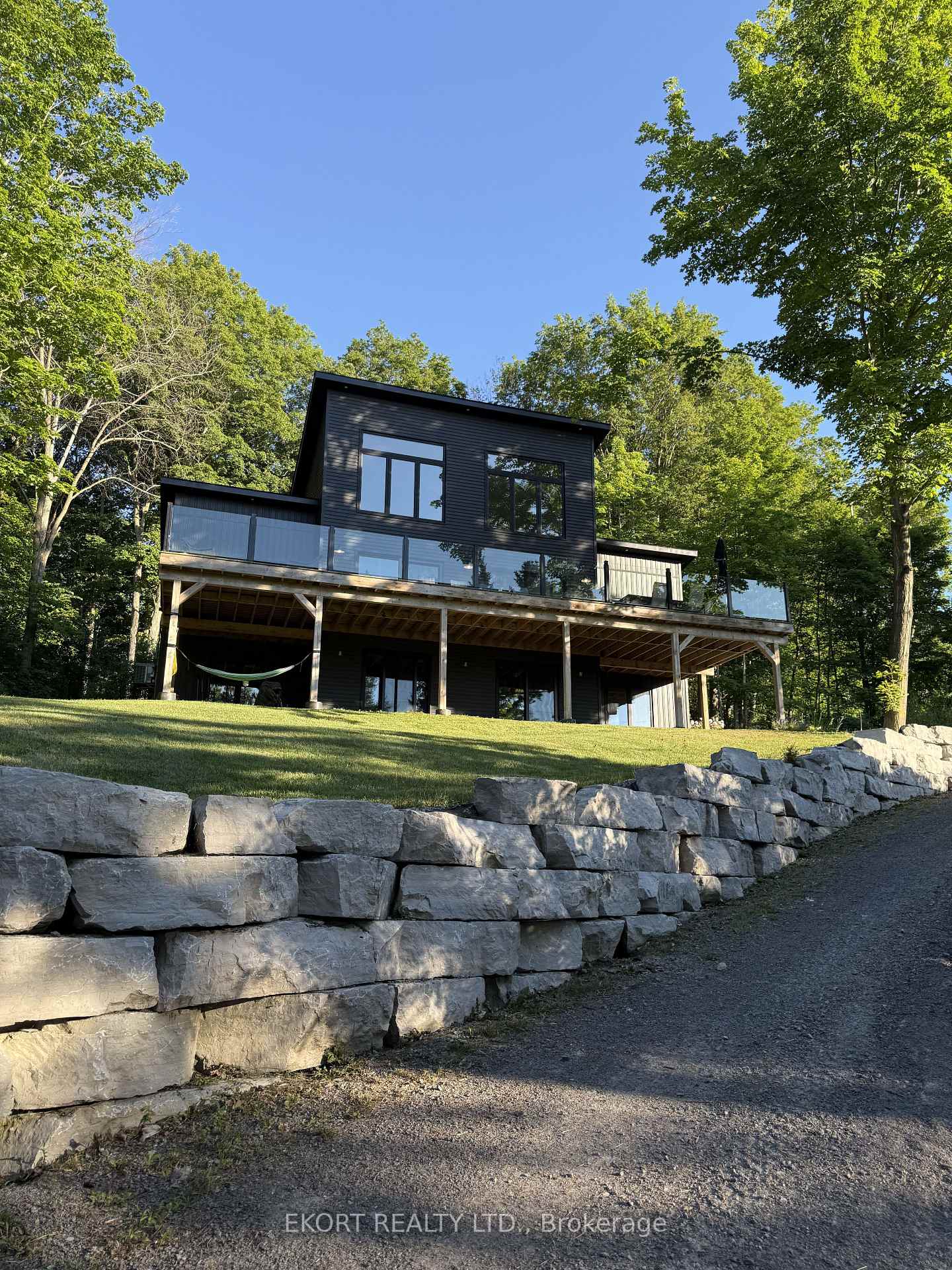 51-bishop-lane-prince-edward-county-ontario-x13564436