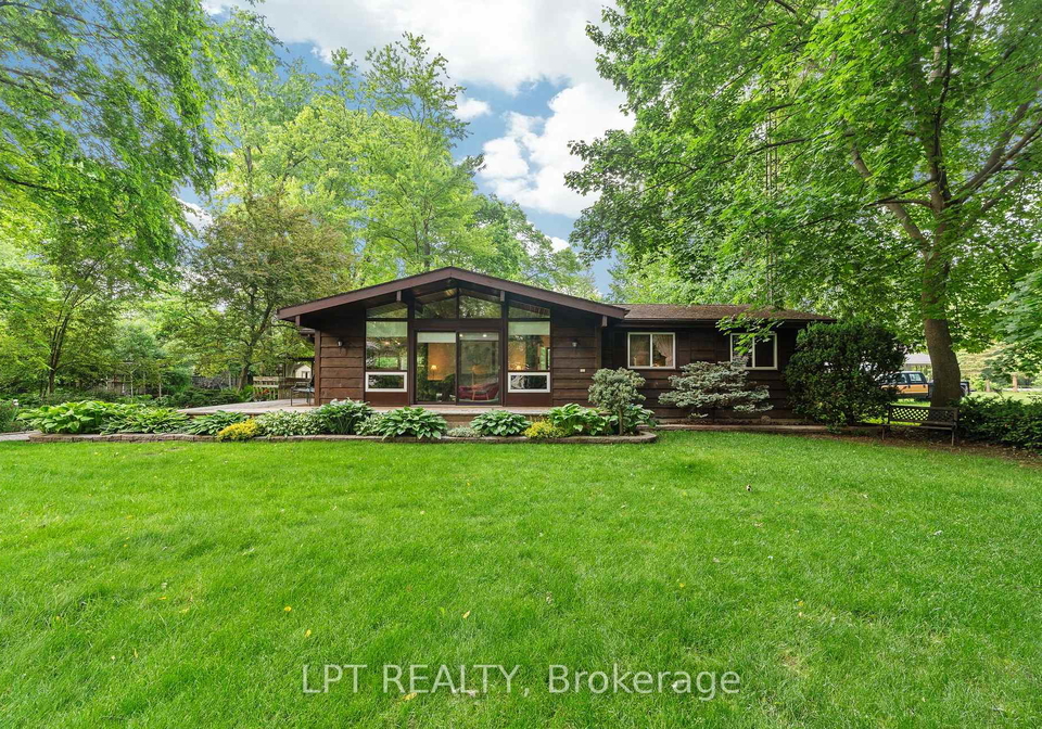 8452-defore-drive-lambton-shores-ontario-x13564444
