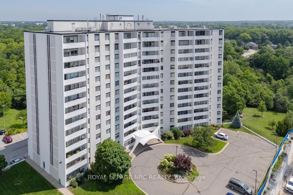 15-towering-heights-boulevard-st-catharines-ontario-x13564480