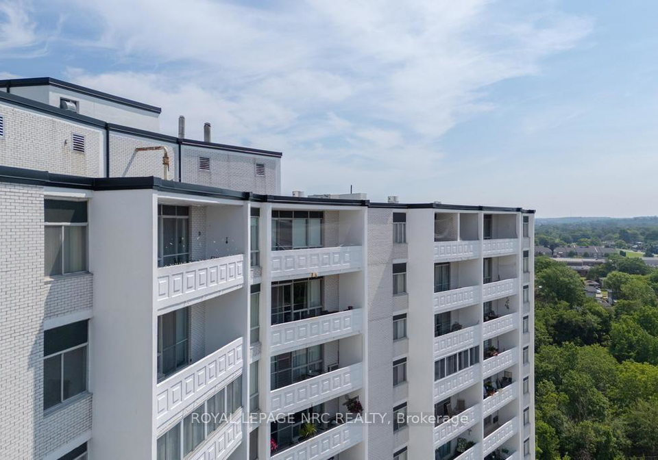 15-towering-heights-boulevard-st-catharines-ontario-x13564480