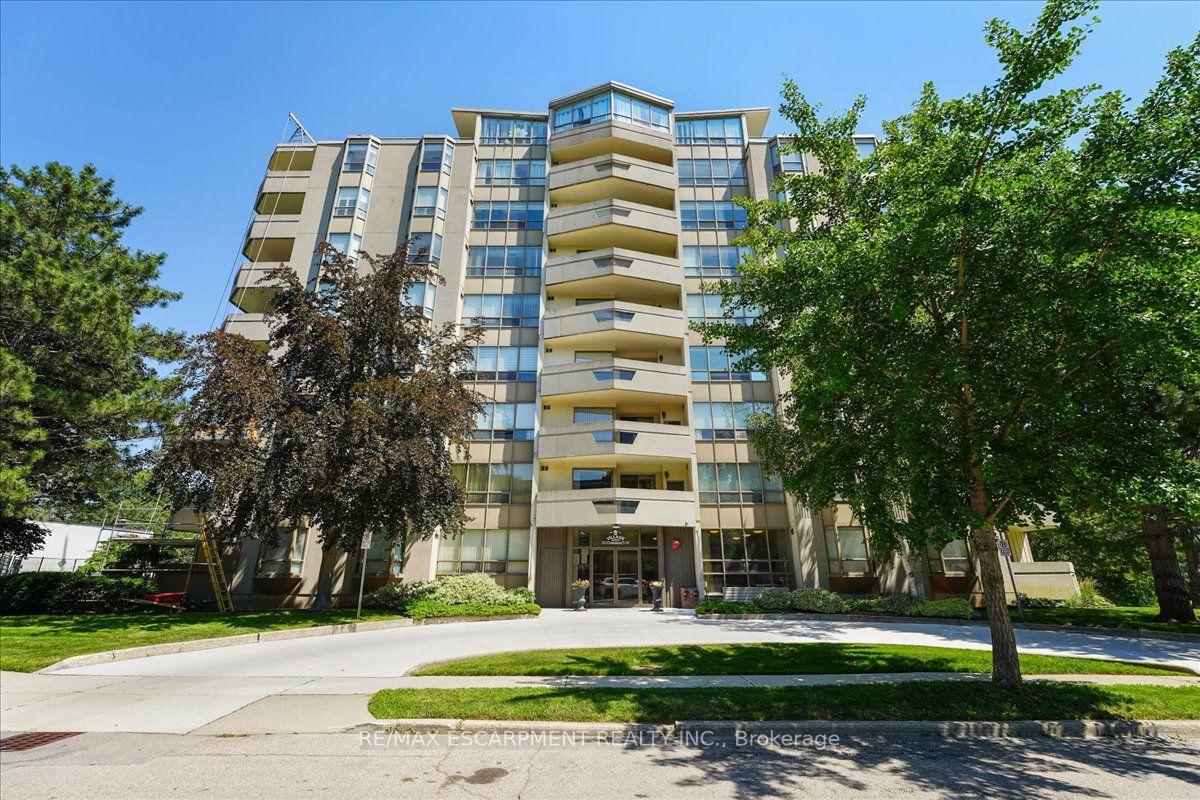 8-village-green-boulevard-hamilton-ontario-x13564968